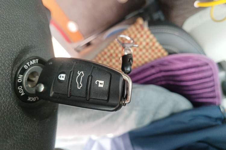 Used JAC Refine M4 2022 2.0L CNG Manual Commercial & Travel Version
