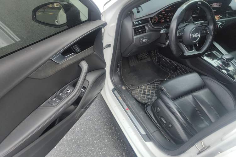 Used Audi A4L 2023 40 TFSI Luxury Dynamic Model
