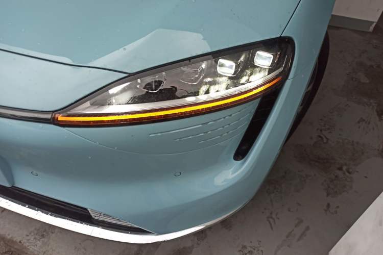 Used Hima Luxeed R7 2025 Range-Extended Version 251 km Max Left Front Headlight