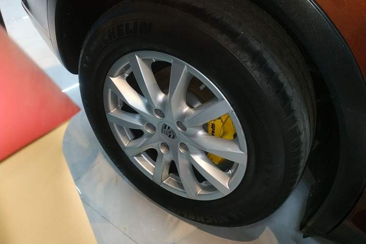 Used Porsche Cayenne 2011 3.6L automatic transmission U.S. specification