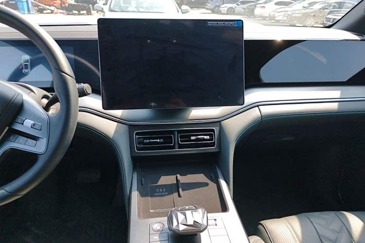 Used BYD Song L DM-i 2025 Intelligent Driving Version 112 km Leading Trim Audio And AC Panel