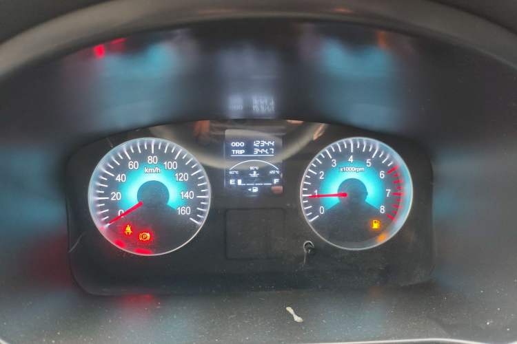 Used Jinbei Gold Hiace 2023 1.5L Passenger Vehicle Engineering Lion 5/6/7 Seater
