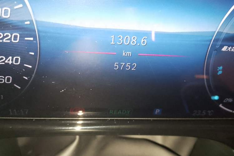 Used Mercedes-Benz E-Class New Energy 2024 E 350 e L Plug-in Hybrid Sedan Odometer Close Up