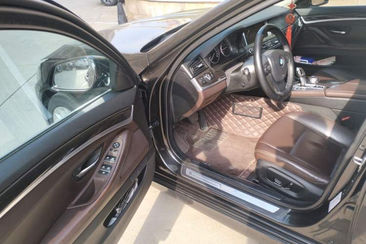 Used BMW 5 Series 2014 525Li Luxury Design Package
