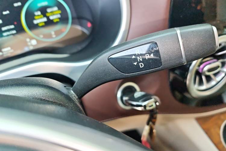 Used Mercedes-Benz Vito 2020 2.0T Business Version 7 Seats Gear Lever