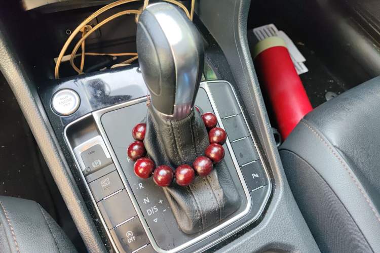 Used Volkswagen Golf Sportsvan 2016 230TSI Automatic Luxury Version Gear Lever