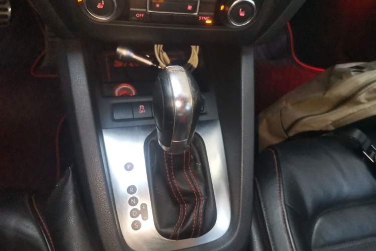 Used Volkswagen Sagitar 2013 2.0 TSI GLI Gear Lever