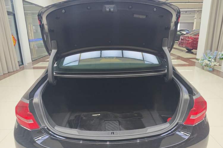 Used Buick LaCrosse 2016 28T Luxury Version Trunk