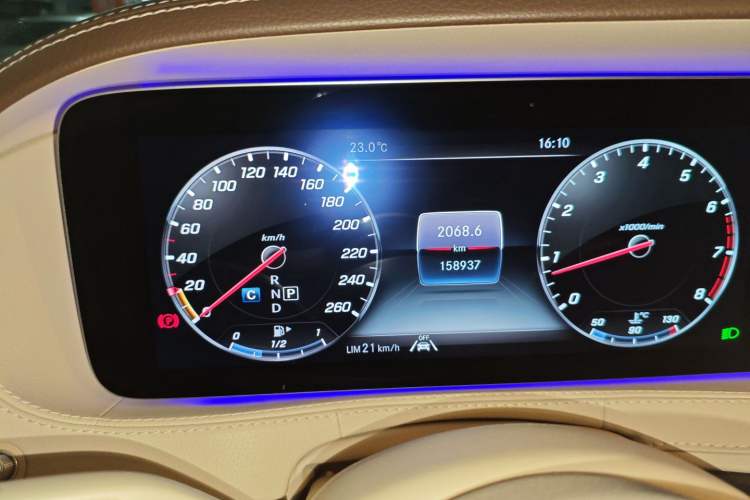 Used Mercedes-Benz Maybach S-Class 2020 S 450 4MATIC Odometer Close Up