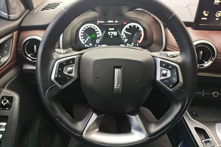 Used Wey VV6 2018 2.0T Two-Wheel-Drive Ultra-Luxury Version China V Standard
