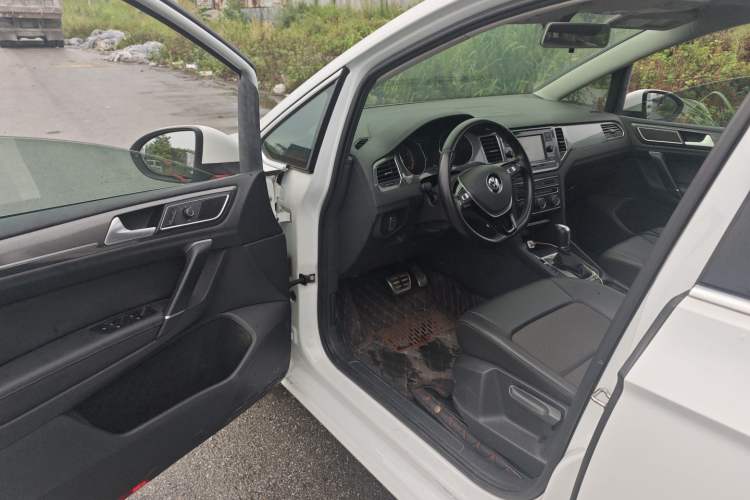 Used Volkswagen Golf Sportsvan 2018 230TSI Automatic Trend Edition
