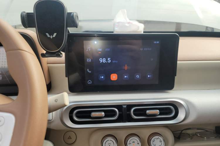 Used Wuling Hongguang MINIEV 2024 3rd Generation 215km Advanced Version Audio And AC Panel