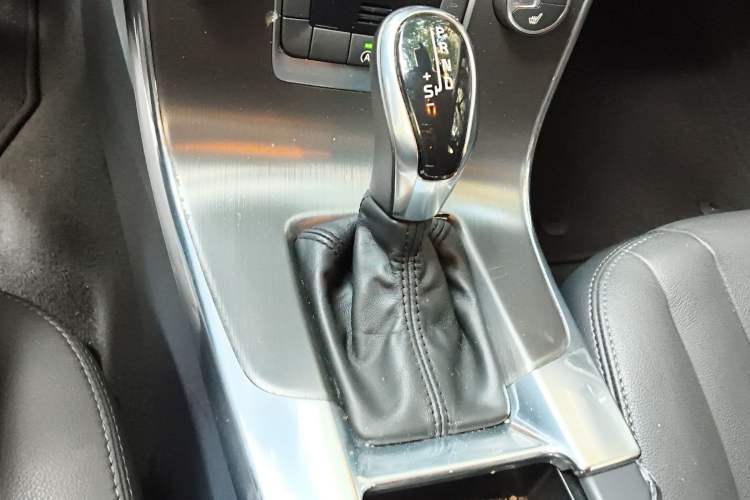 Used Volvo V60 2014 Facelift T5 Zhiyi Edition