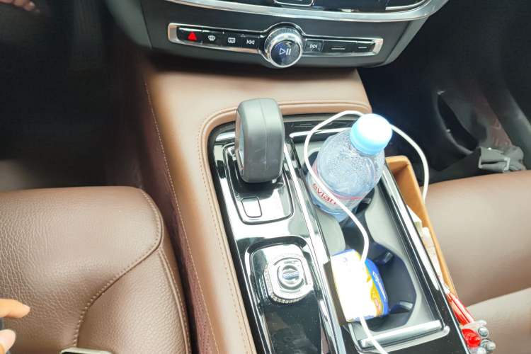 Used Volvo S90 New Energy 2022 T8 eDrive Hybrid Luxury Edition Gear Lever