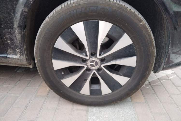 Used Mercedes-Benz Vito 2011 2.5L Elite Edition Right Front Wheel Hub