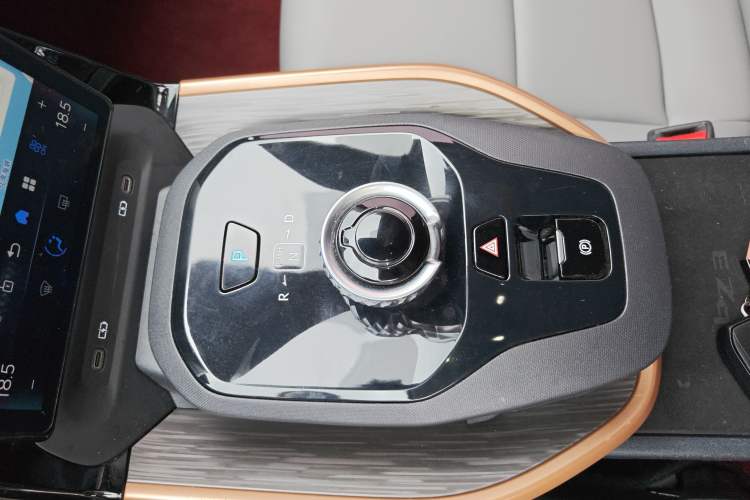 Used Toyota bZ3 2024 517 km Elite PRO Gear Lever