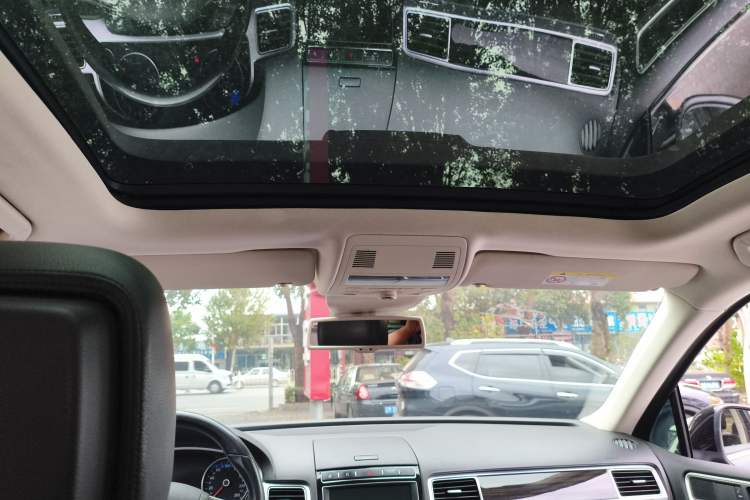 Used Volkswagen Touareg 2016 3.0 TSI High-End Version Headliner