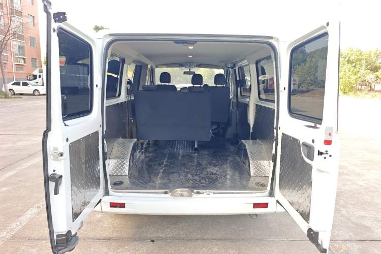 Used SAIC MAXUS Xintu V80 2024 Aotuntong Value Edition 6MT Short Wheelbase Ultra-Low Roof 127 Ps 5/6 Seats