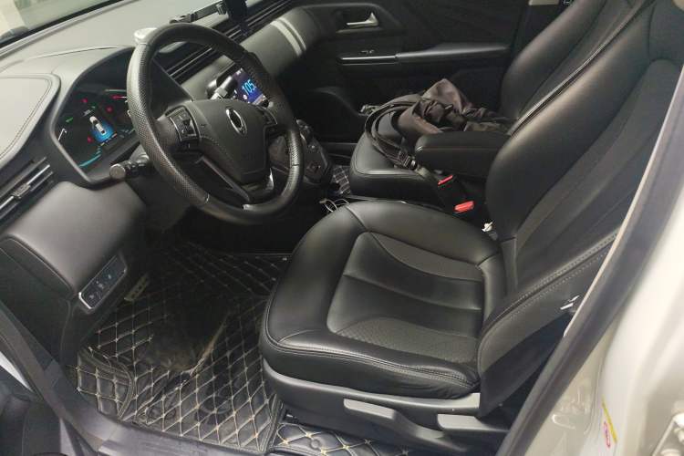 Used ORA iQ 2018 High-Range Version Smart Connectivity Model
