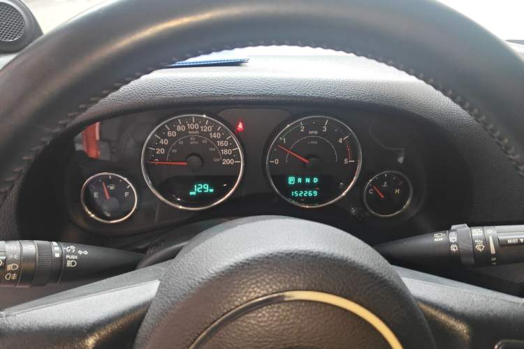 Used Jeep Wrangler 2014 2.8TD Sahara Four-Door Edition Instrument Cluster