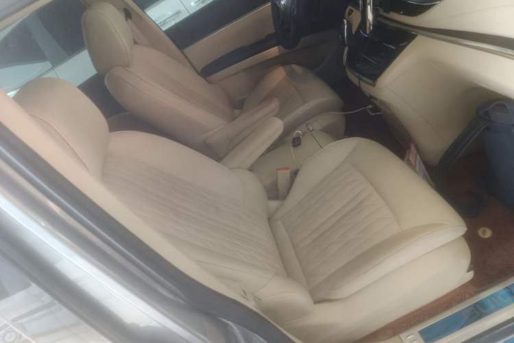 Used Buick GL8 2023 Facelifted Land Cruiser Executive Luxury Version