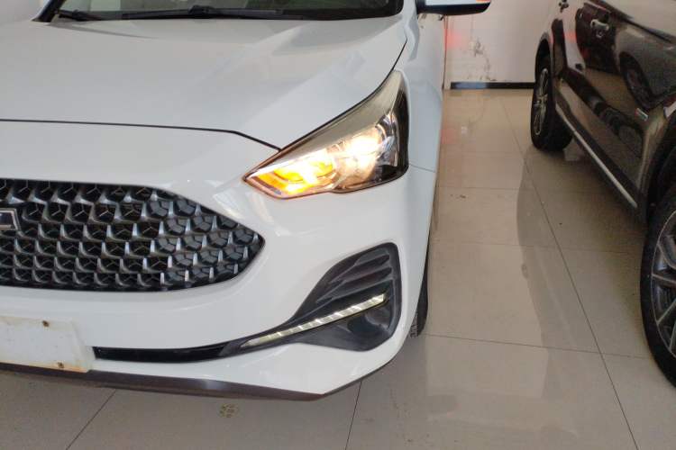 Used Haval M6 2019 1.5T DCT Two-Wheel Drive Value Edition China VI Standard Left Front Headlight
