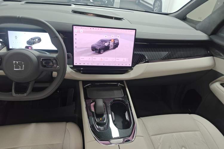 Used Zeekr 009 2024 Six-Seat Executive Version 4WD 108 kWh
