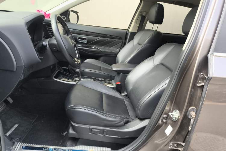 Used Mitsubishi Outlander 2019 2.0L Two-Wheel Drive Comfort Edition 5 Seats China VI Standard