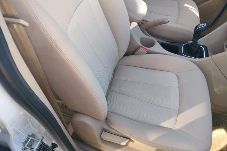 Used Wuling 730 2020 Commercial Vehicle 1.5L Manual Value Edition 7 Seats