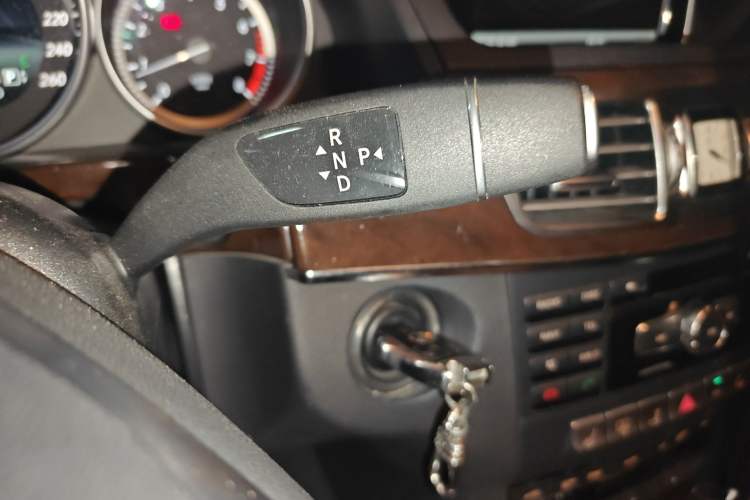 Used Mercedes-Benz E-Class 2014 Facelifted E 260 L Luxury Edition Gear Lever
