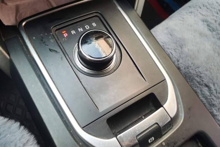 Used Land Rover Discovery Sport 2018 240 PS SE Version Gear Lever