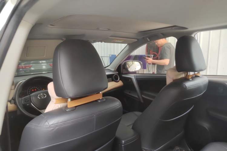 Used Toyota RAV4 2019 2.0L CVT Two-Wheel Drive Luxury Version China VI Standard Headliner