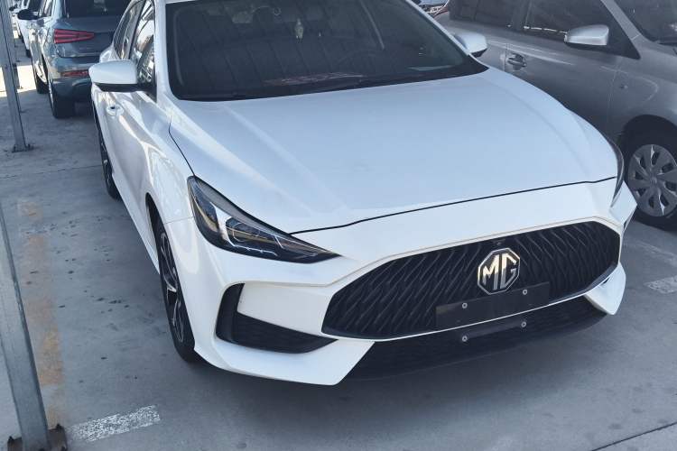Used MG 5 2021 Revised Version 180 DVVT CVT Youth Luxury Edition Front Right 45 Deg