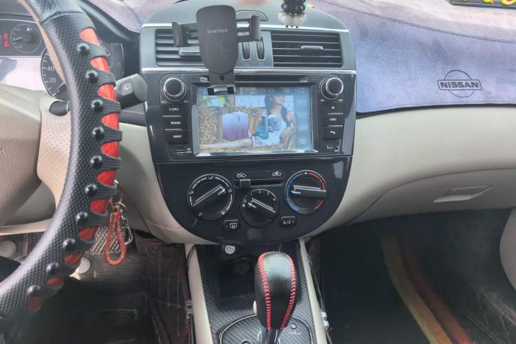 Used Nissan Tiida 2014 1.6L CVT Comfort Model Audio And AC Panel