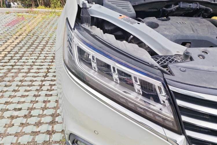 Used Roewe RX5 New Energy 2019 eRX5 50T Internet-Enhanced Flagship Edition Right Front Headlight