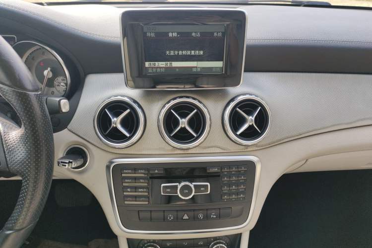 Used Mercedes-Benz GLA 2015 GLA 200 Fashion Model
