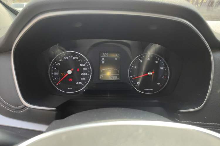 Used Roewe RX5 2016 20T Two-Wheel Drive Automatic Internet Smart Edition
