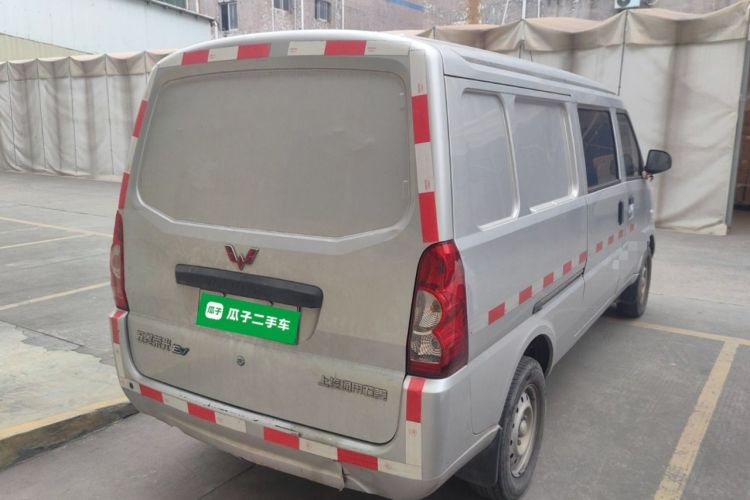 Used Wuling Rongguang EV 2022 Base Model Enclosed-Window Vehicle with 5 Seats Powered by Penghui Battery
