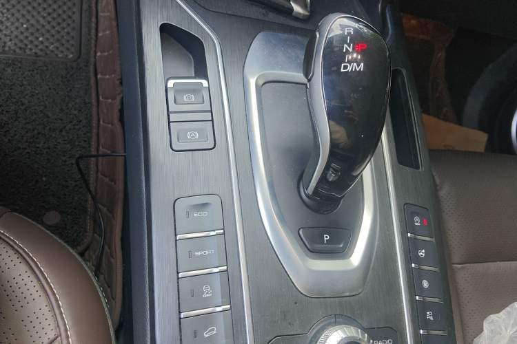 Used Wey VV6 2018 2.0T Two-Wheel-Drive Ultra-Luxury Version China V Standard