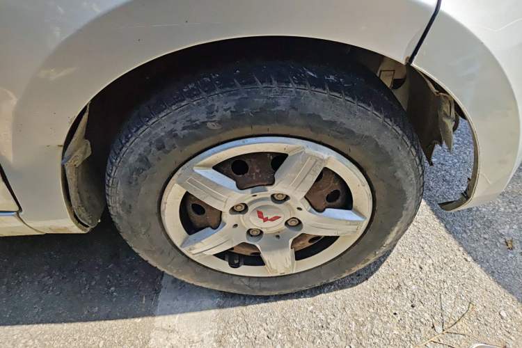 Used Wuling Hongguang 2013 1.5L Base Version Right Front Wheel Hub