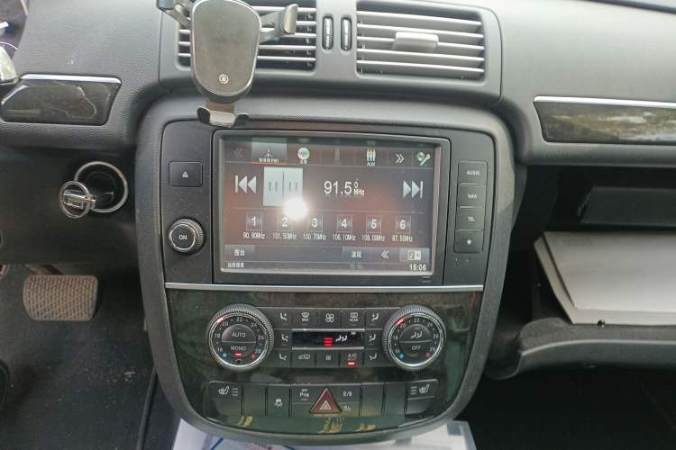 Used Mercedes-Benz R-Class 2017 R 320 4MATIC Business Edition Prestige Model
