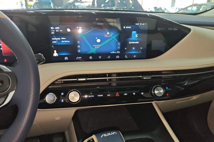 Used Dongfeng Aeolus Huge 2022 Mach Dual-Motor 1.5T MHD Dare-to-Dream Edition