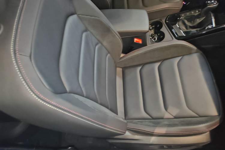 Used Volkswagen Tayron 2020 280TSI Two-Wheel Drive Luxury Connect Edition Right Front Seat