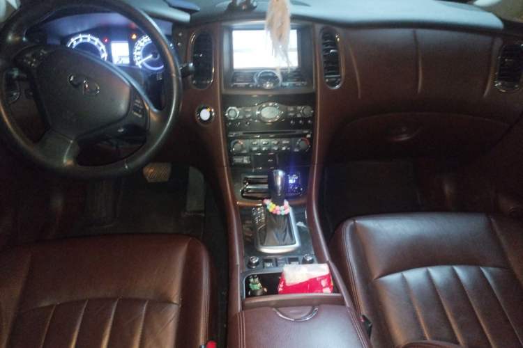 Used Infiniti QX50 2013 2.5L Two-Wheel-Drive Elegant Edition Center Console