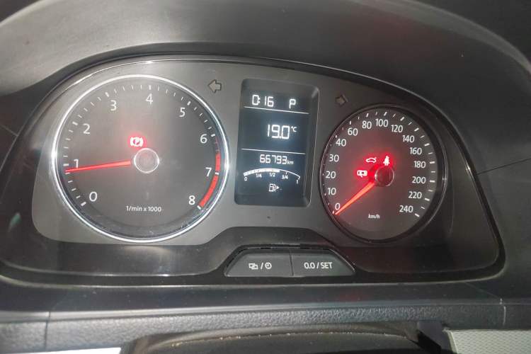 Used Volkswagen Gran Lavida 2013 1.6L Automatic Comfort Model Odometer Close Up