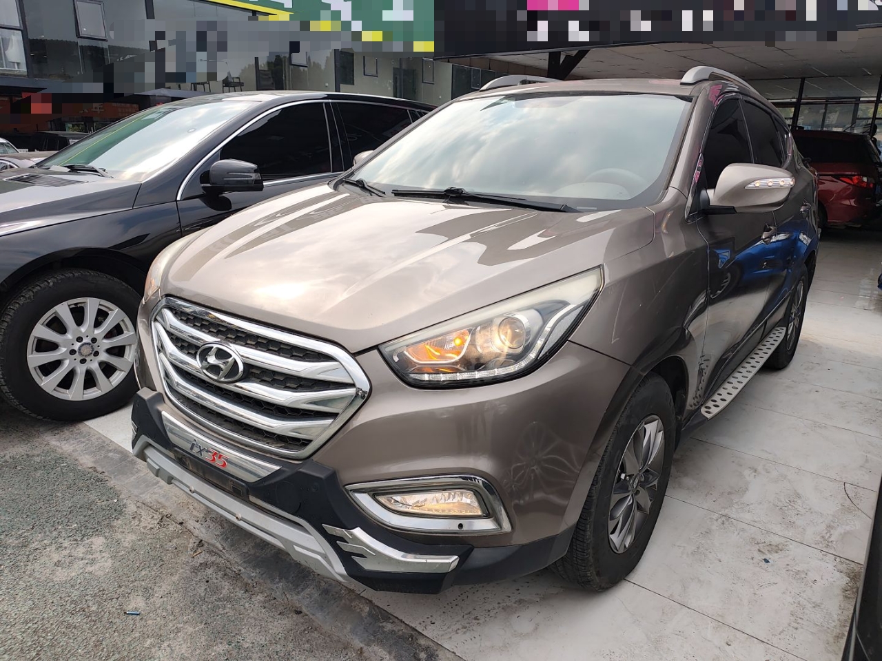 Под передней частью автомобиля