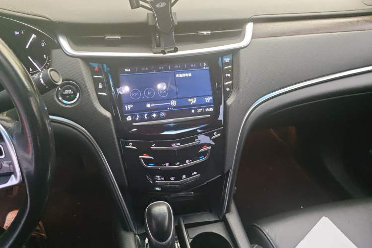 Used Cadillac XTS 2018 28T Elite Edition Audio And AC Panel