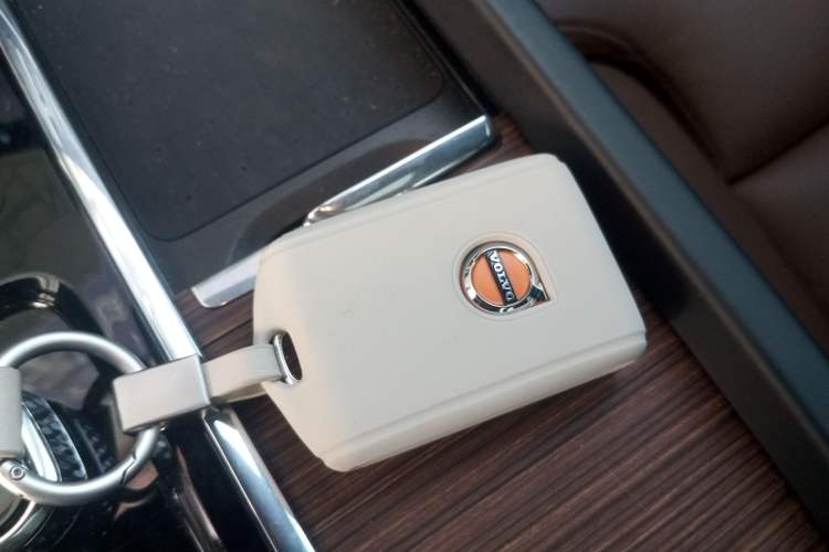 Used Volvo XC60 New Energy 2024 T8 Plug-in Hybrid Long-Range All-Wheel Drive Smart Luxury Edition