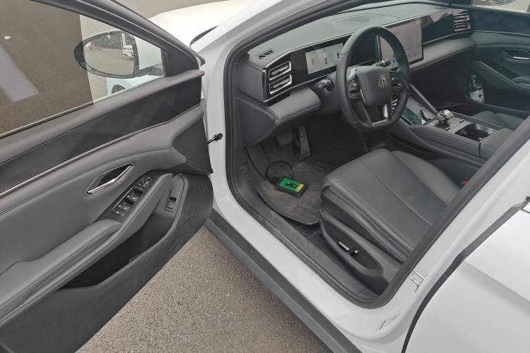 Used BYD Qin L 2025 DM-i Smart Drive 120KM Superior Model
