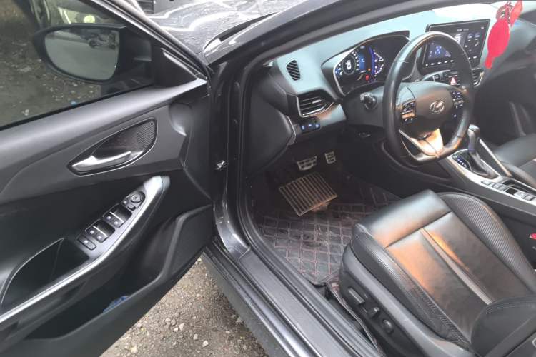 Used Hyundai Lafesta 2019 280TGDi Smart Speed Version China VI Standard Driver Seat